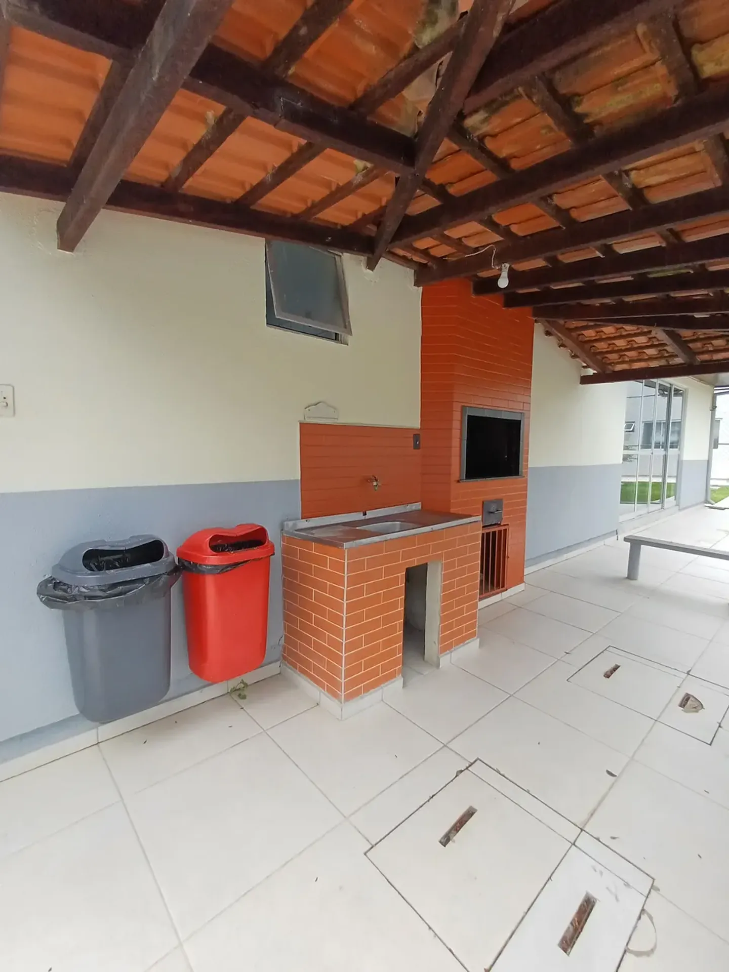 3-bedroom apartment with a grill on the balcony in Curitiba — photo 12