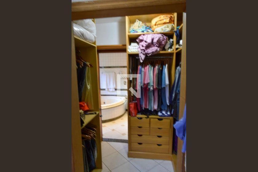 Furnished house with 4 bedrooms and 600 m² — photo 32