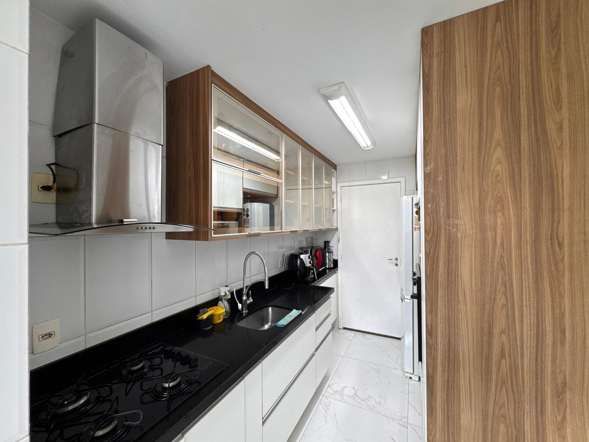 Glass-enclosed balcony in a 3-bedroom apartment, 96 m² — photo 14