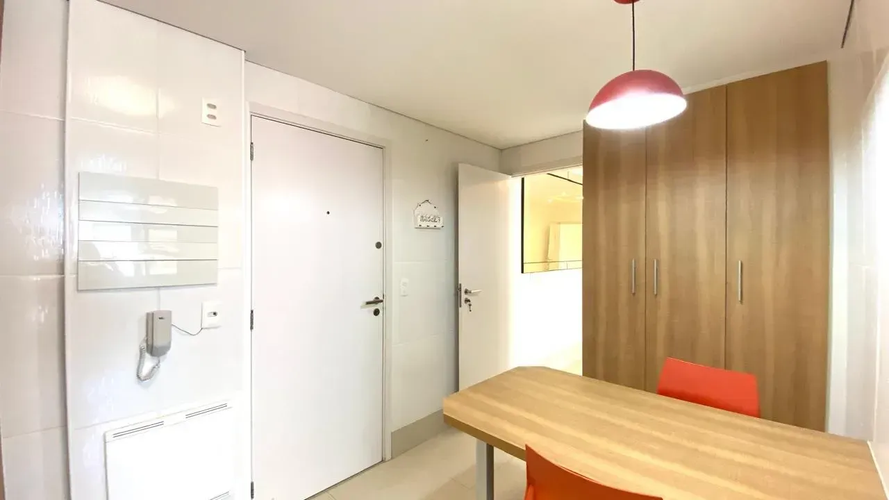 Apartment with 4 bedrooms, 155 m² and an enclosed balcony — photo 2
