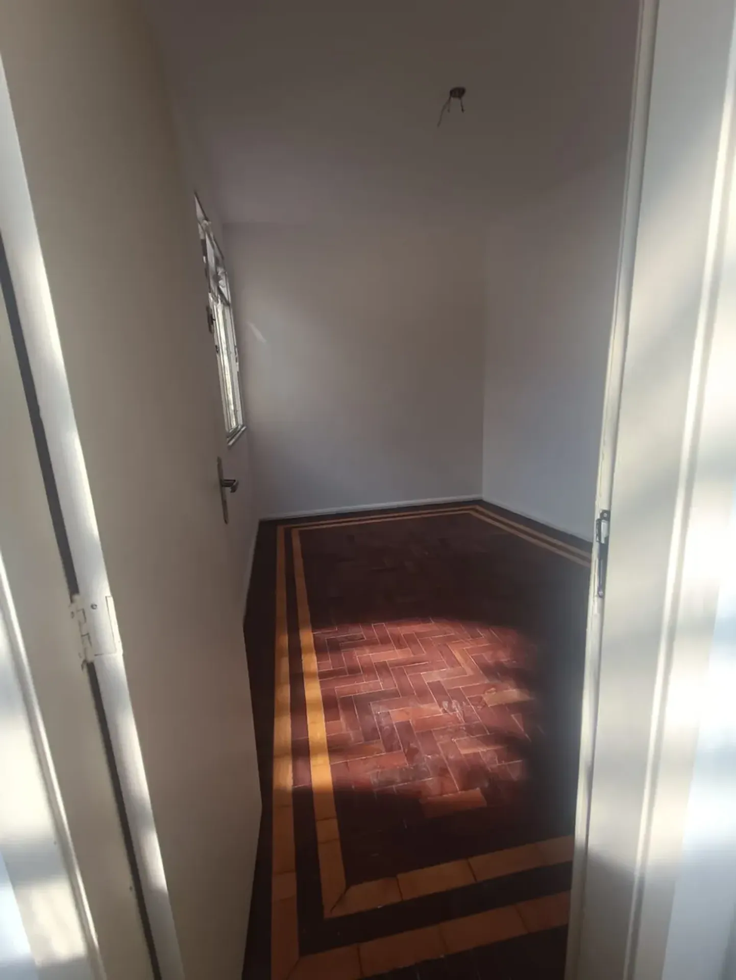3-bedroom apartment with a closed kitchen and gas stove — photo 6