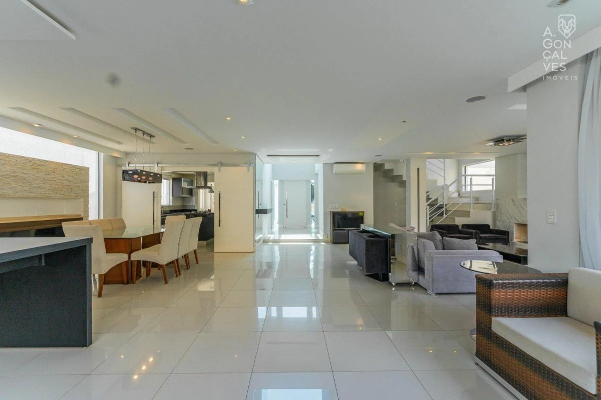 Furnished house with 3 en-suite bedrooms and balconies — photo 29