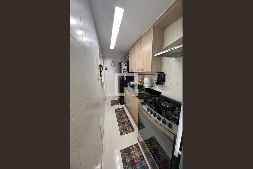 2-bedroom apartment in a building with a gym — photo 2