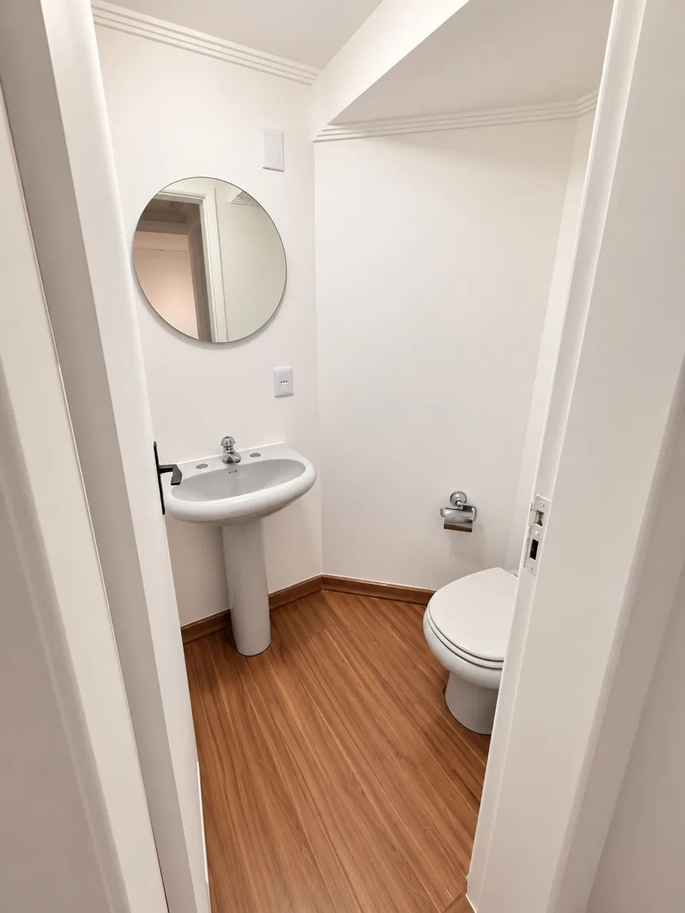 Parking-free apartment with enclosed kitchen and AC — photo 7
