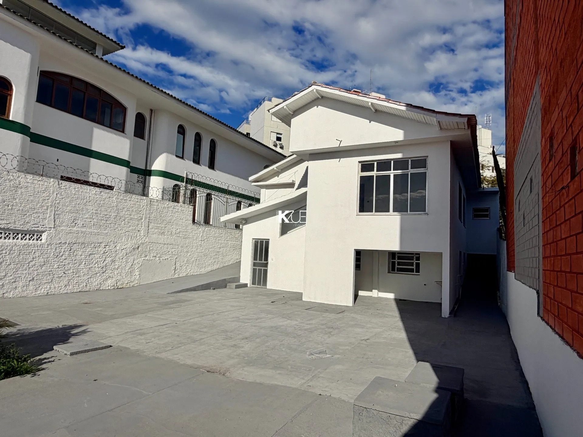 3-bedroom house with a suite, 324 m² total area — photo 11