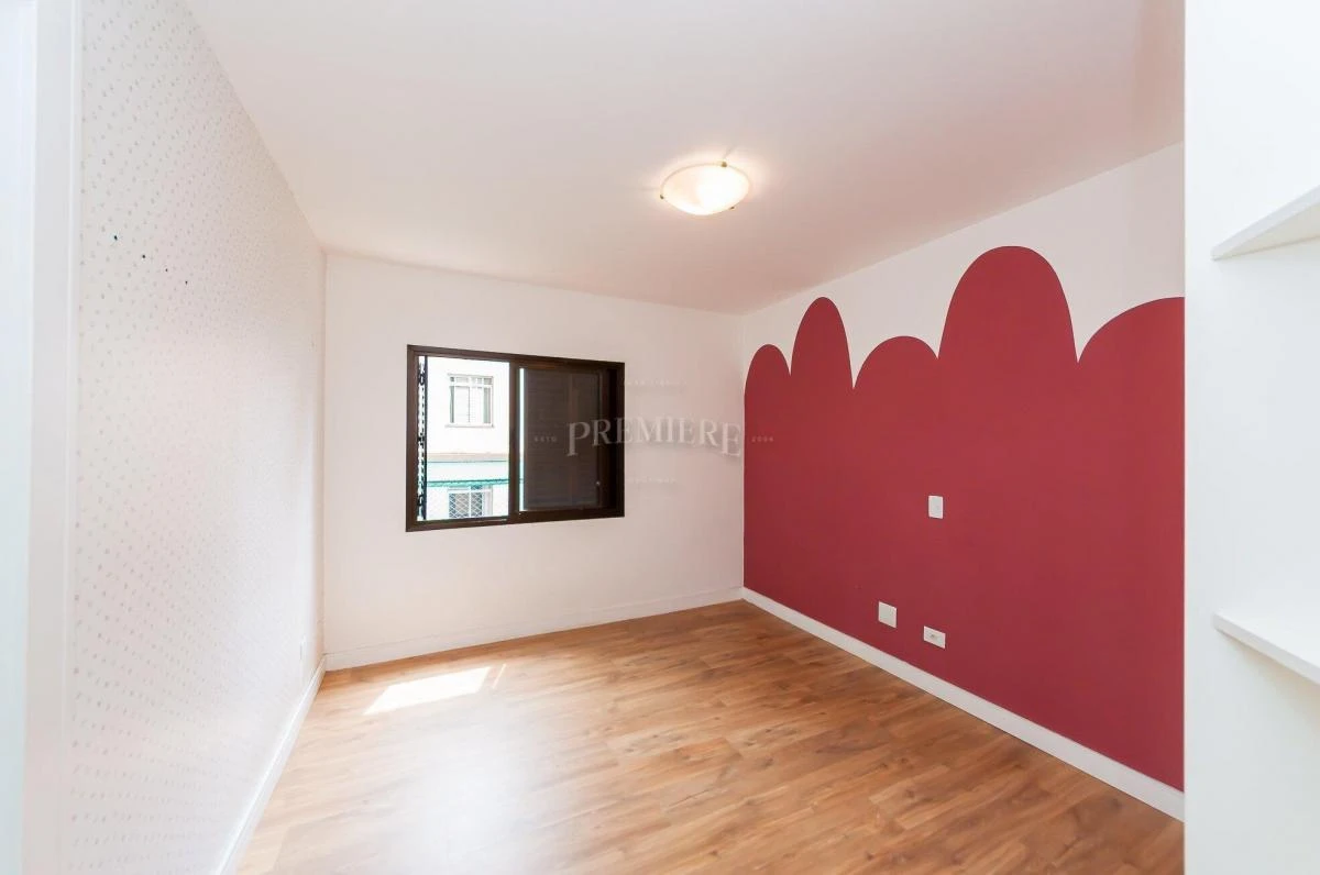3-bedroom apartment with a bathtub in Curitiba — photo 19