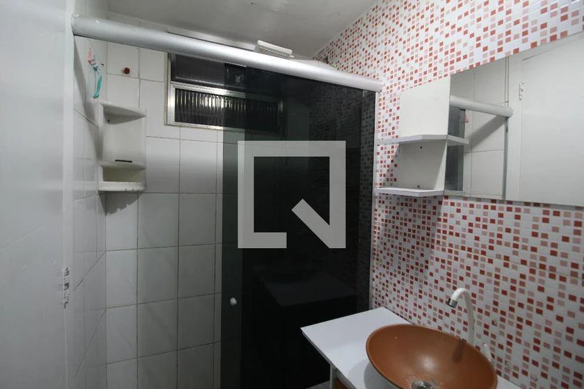 Apartamento de 3 quartos em condomínio com piscina