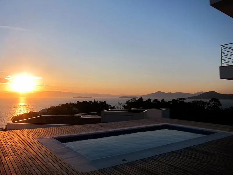 Condo house with 4 en-suite bedrooms and private BBQ