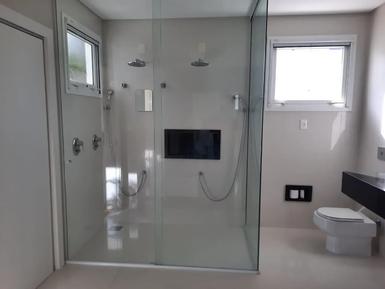 House with 7 bedrooms and an open-plan kitchen — photo 55
