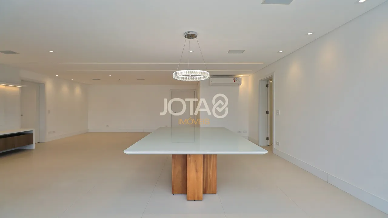 Apartment with 3 en-suite bedrooms 266 m² and parking — photo 8