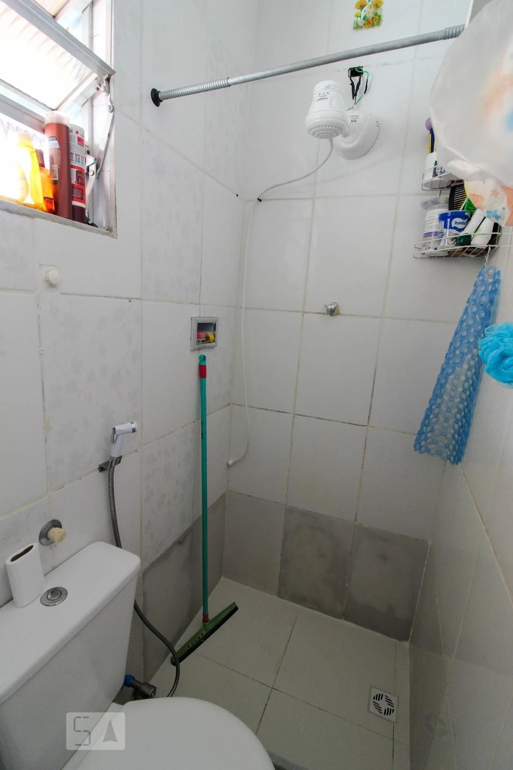 Furnished 2-bedroom apartment with balcony and laundry area — photo 36