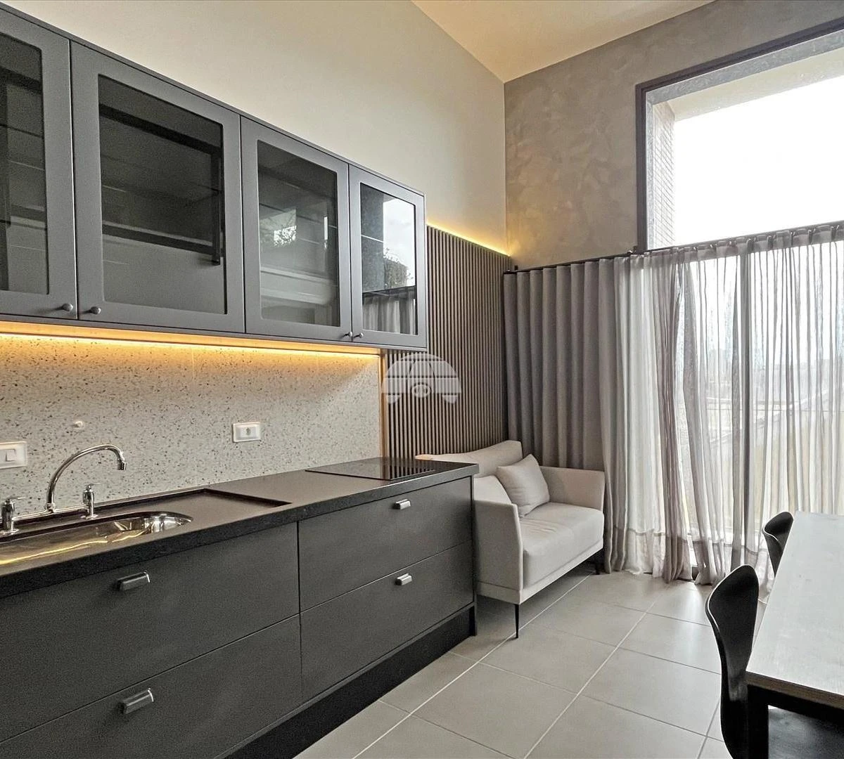 Furnished apartment, 31 m², with floor-to-ceiling windows — photo 4