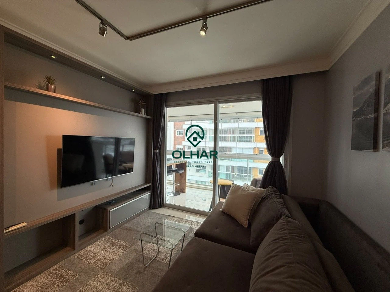 Glass-enclosed balcony in a 2-bedroom apartment, 93 m² — photo 27