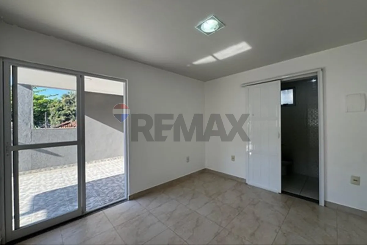 Balcony with a grill in a 3-bedroom house, 104 m² — photo 12