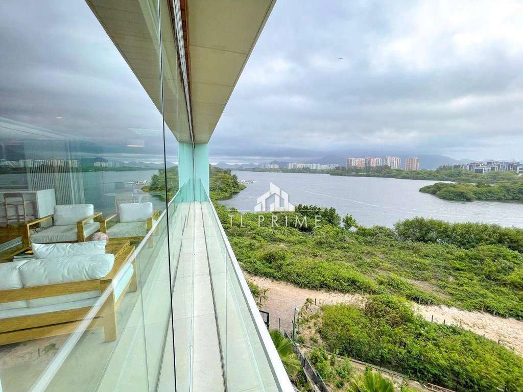 Furnished 1-bedroom apartment with an enclosed balcony — photo 21