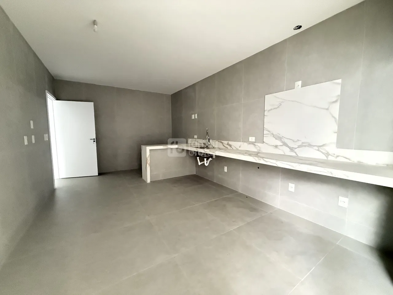 Casa sem mobília com 5 quartos e 5 banheiros — photo 12