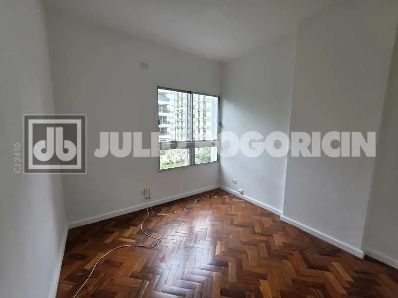Apartment, 91 m², with wood or laminate floors — photo 9