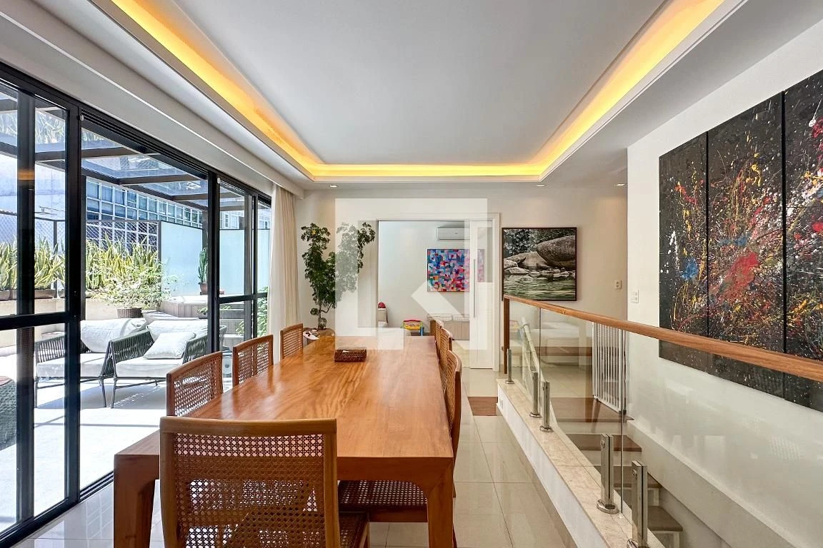 4-bedroom apartment with floor-to-ceiling windows — photo 36