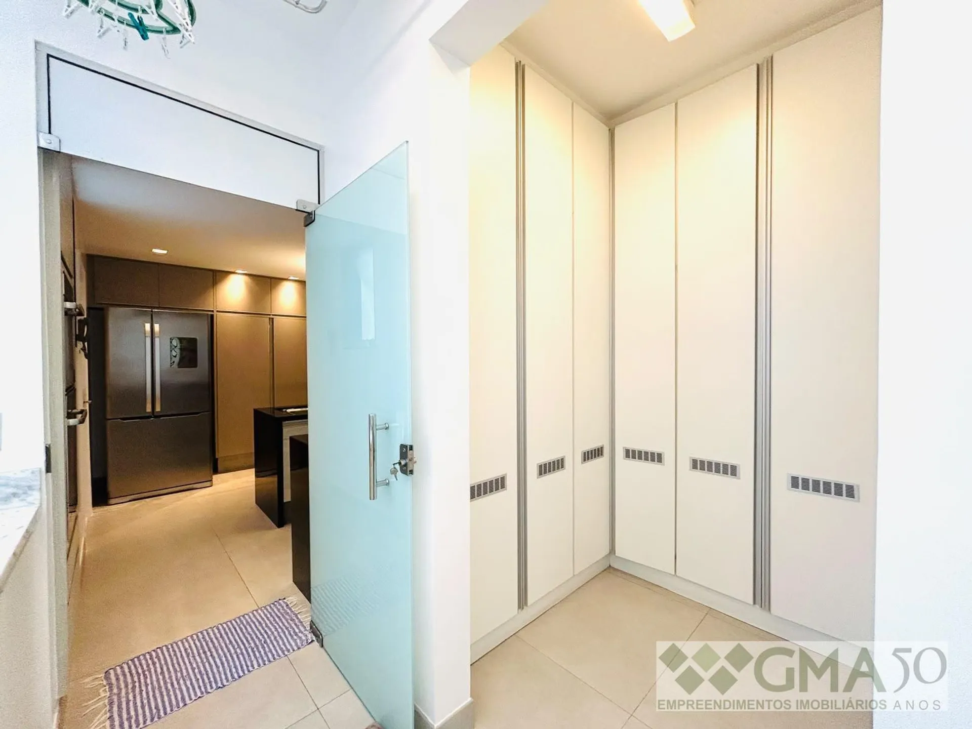 Furnished 110 m² apartment with 3 bedrooms and 1 parking spot — photo 36
