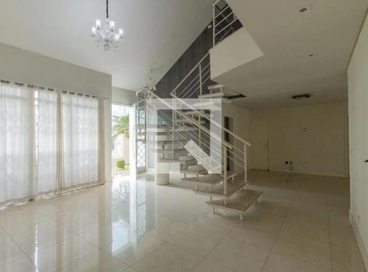 4-bedroom rental house with 316 m² and 3 parking spots — photo 3