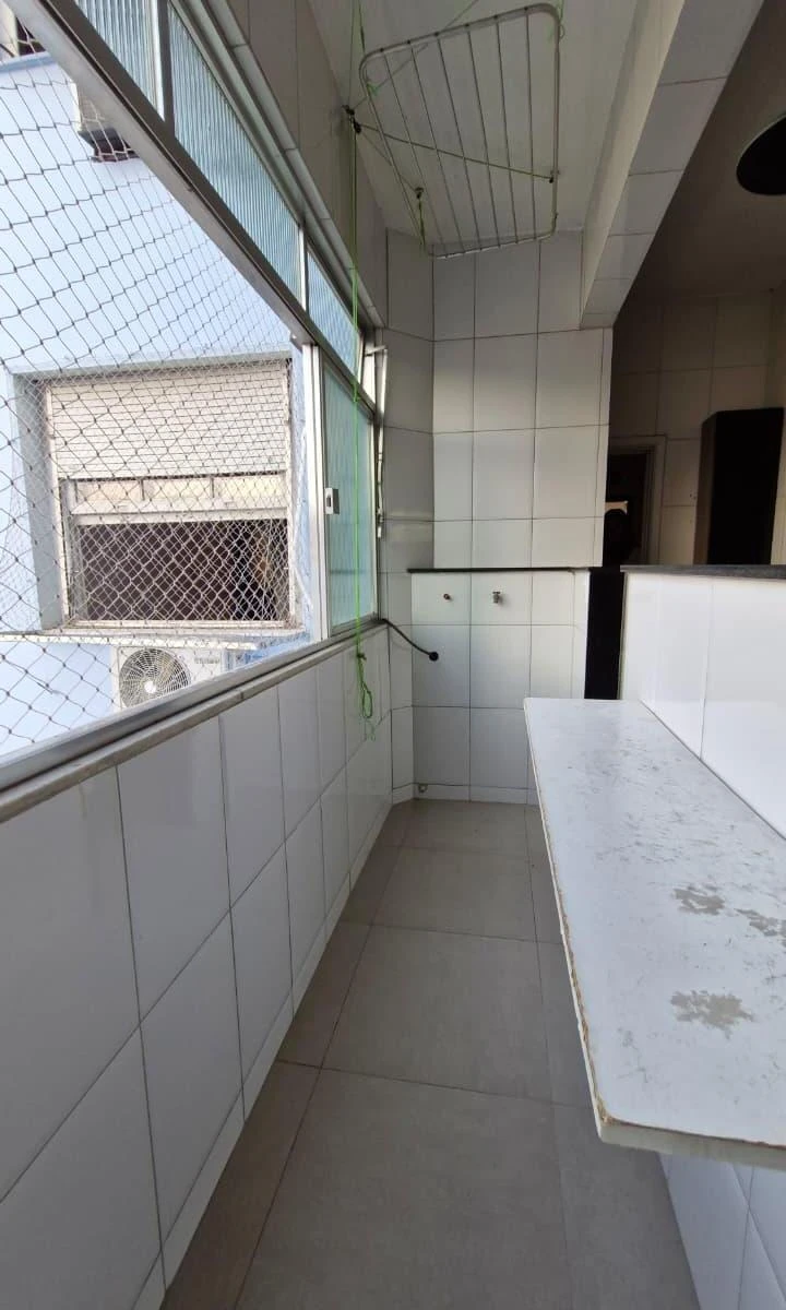 Bathtub in a 2-bedroom apartment, 95 m² — photo 19