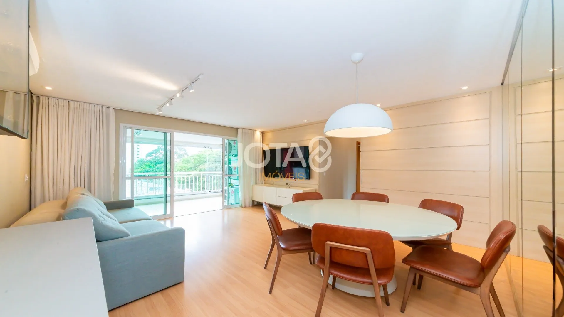 3-bedroom apartment in a building with a gym