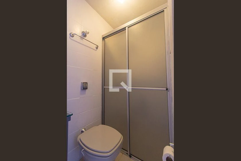 Furnished apartment, 97 m², with a glass-enclosed balcony — photo 37
