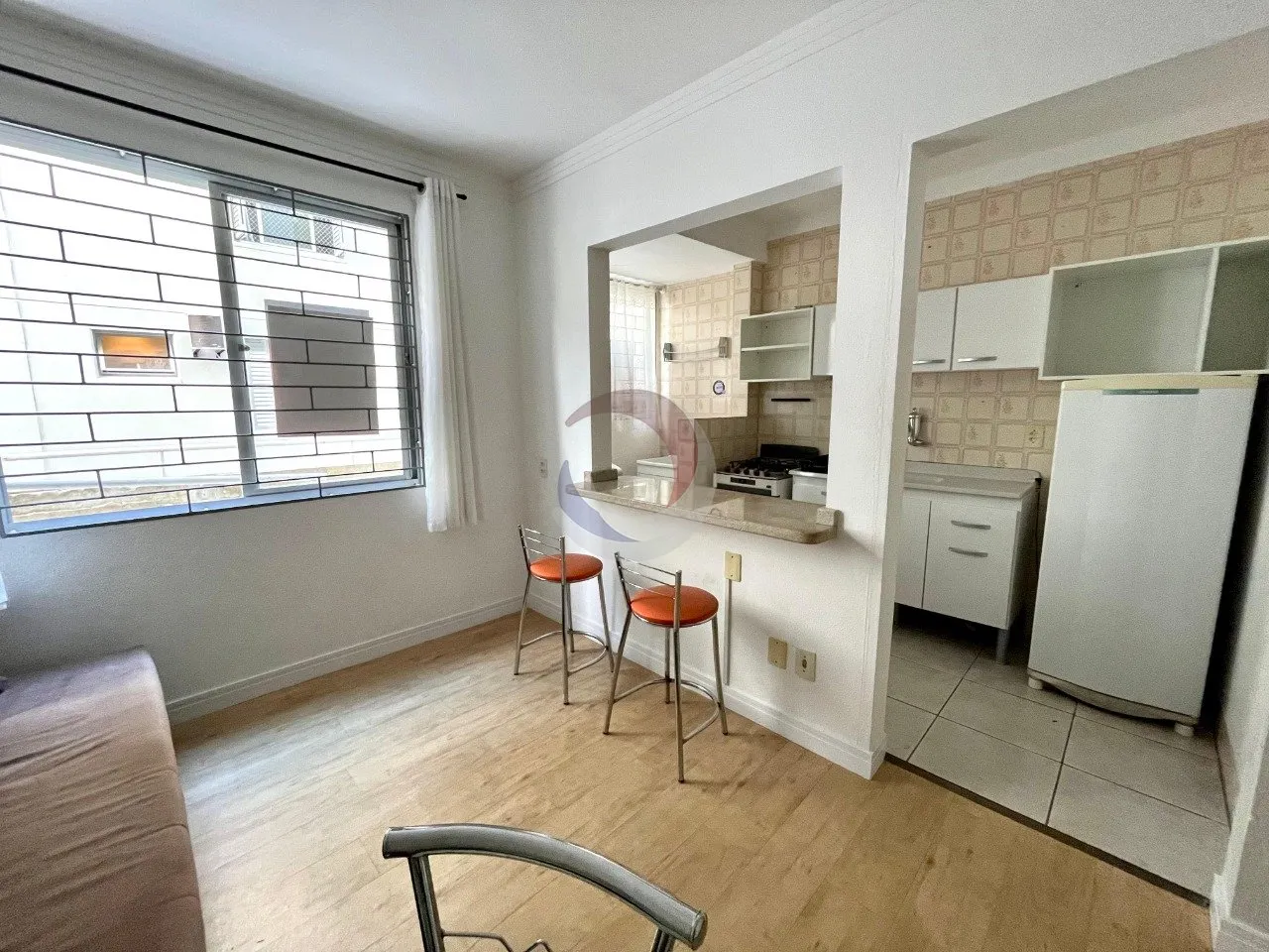 One-bedroom apartment with a washing machine — photo 4
