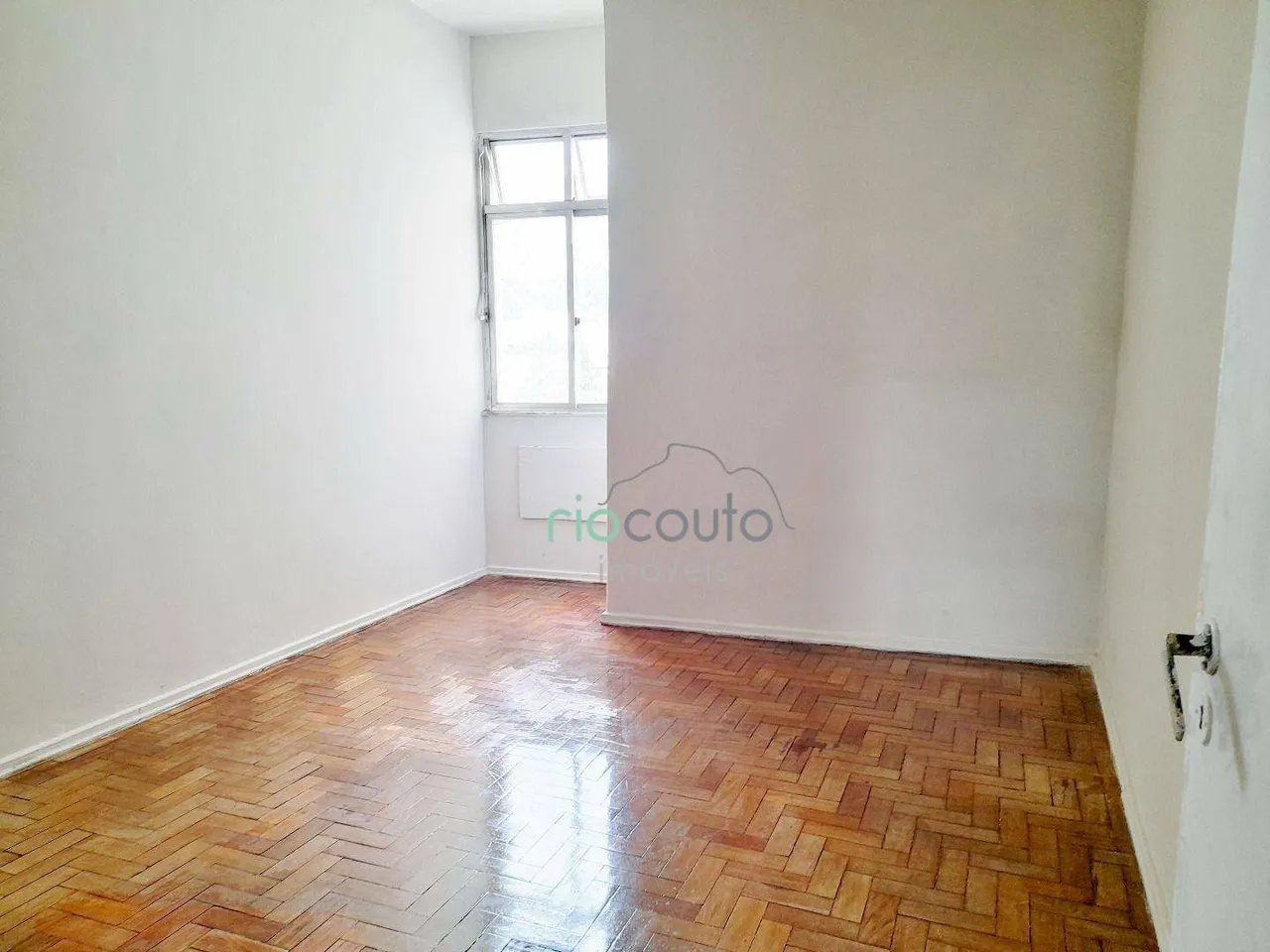 Unfurnished 2-bedroom apartment with 2 bathrooms and parking — photo 5