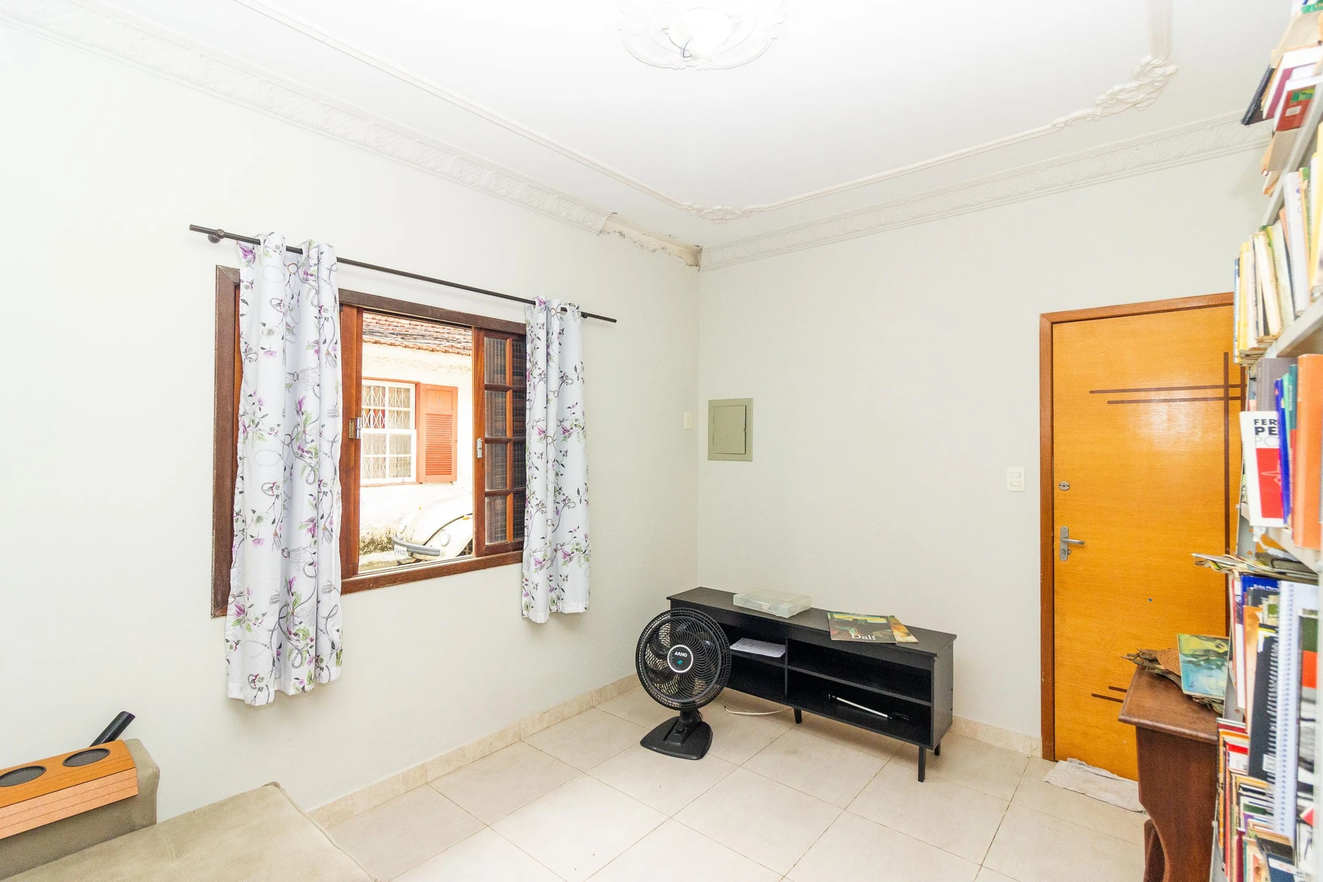Furnished house with 2 bedrooms and 1 bathroom