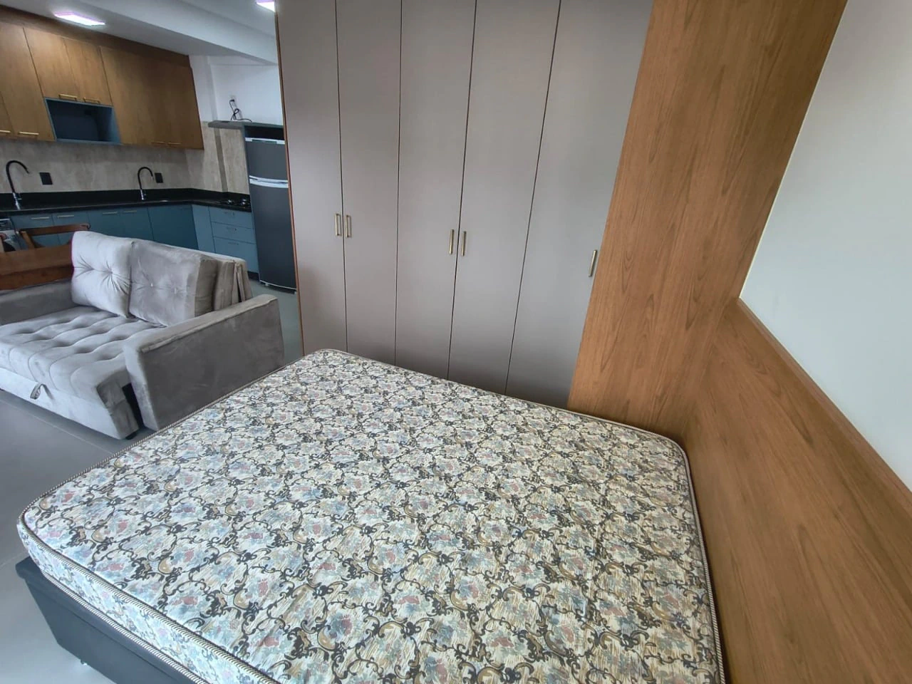 Furnished apartment, 32 m², with floor-to-ceiling windows — photo 5