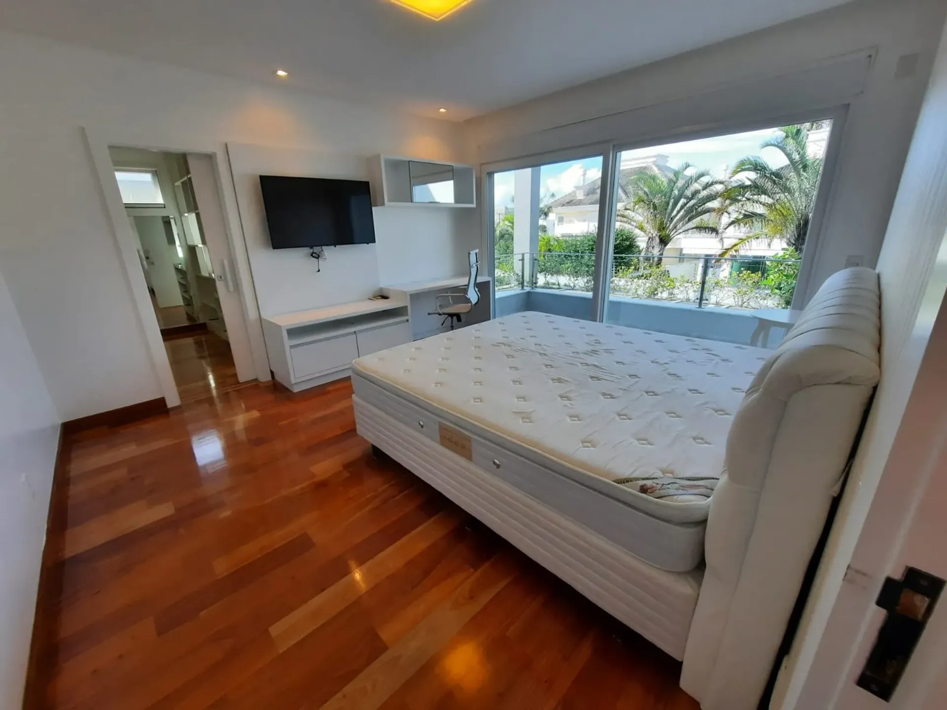House with 7 bedrooms and an open-plan kitchen — photo 53