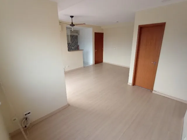 Unfurnished 2-bedroom apartment with open-plan gas kitchen — photo 18