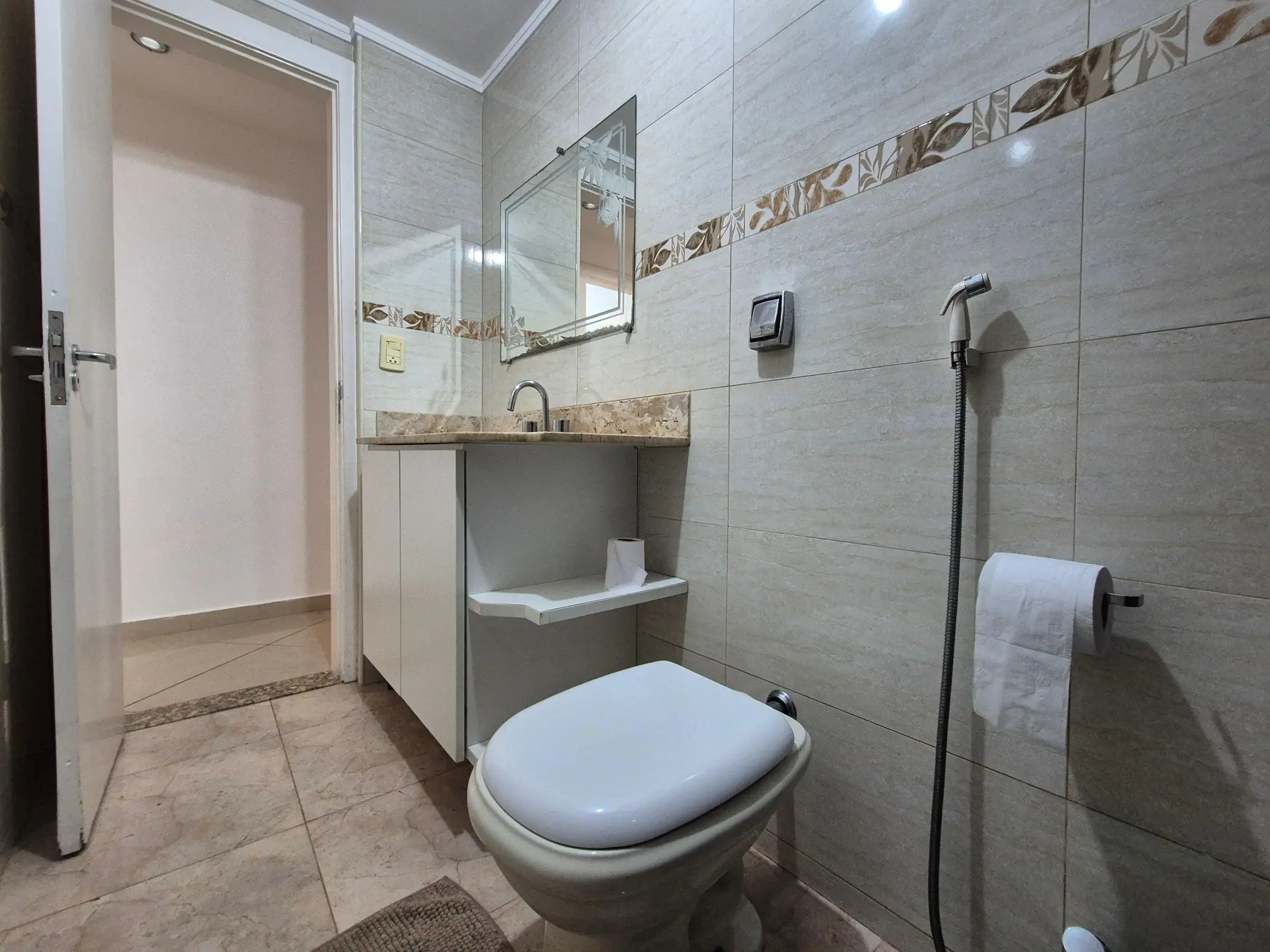 4-bedroom apartment with 3 bathrooms and a balcony — photo 54