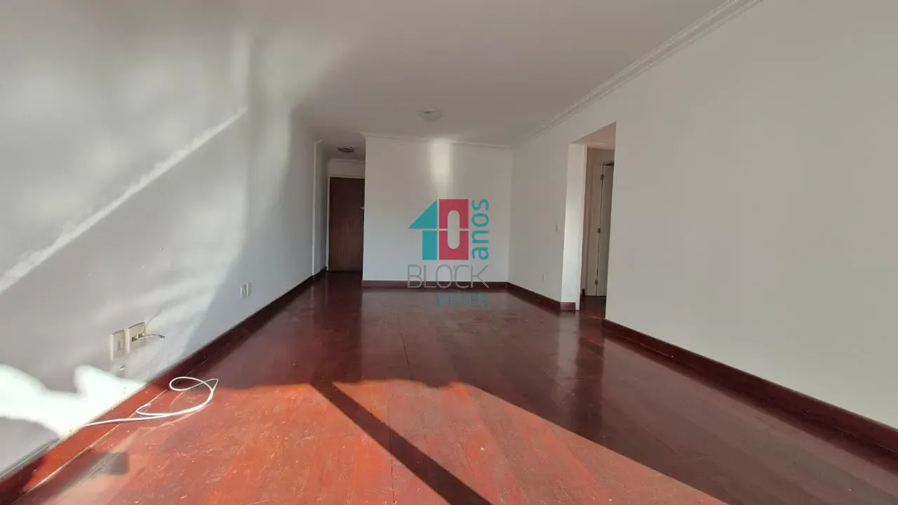 Wood or laminate floors in a 2-bedroom apartment, 83 m² — photo 6