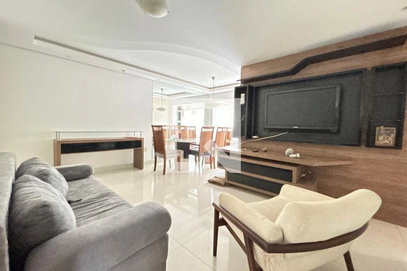 Furnished apartment, 108 m², with floor-to-ceiling windows