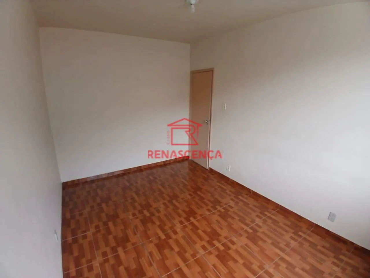 Unfurnished 1-bedroom apartment with closed kitchen — photo 12