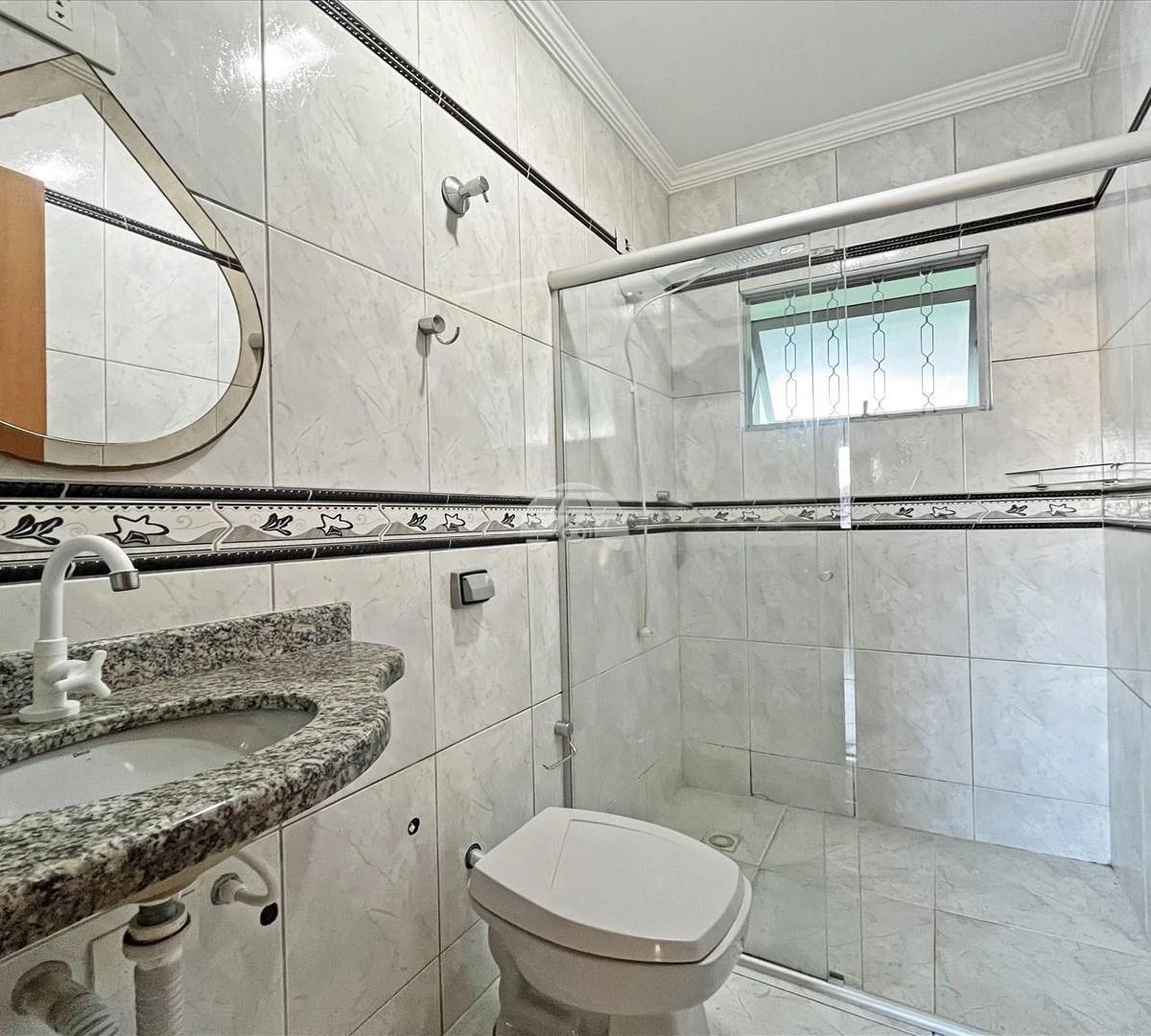 Wood or laminate floors in a 3-bedroom house, 126 m² — photo 7