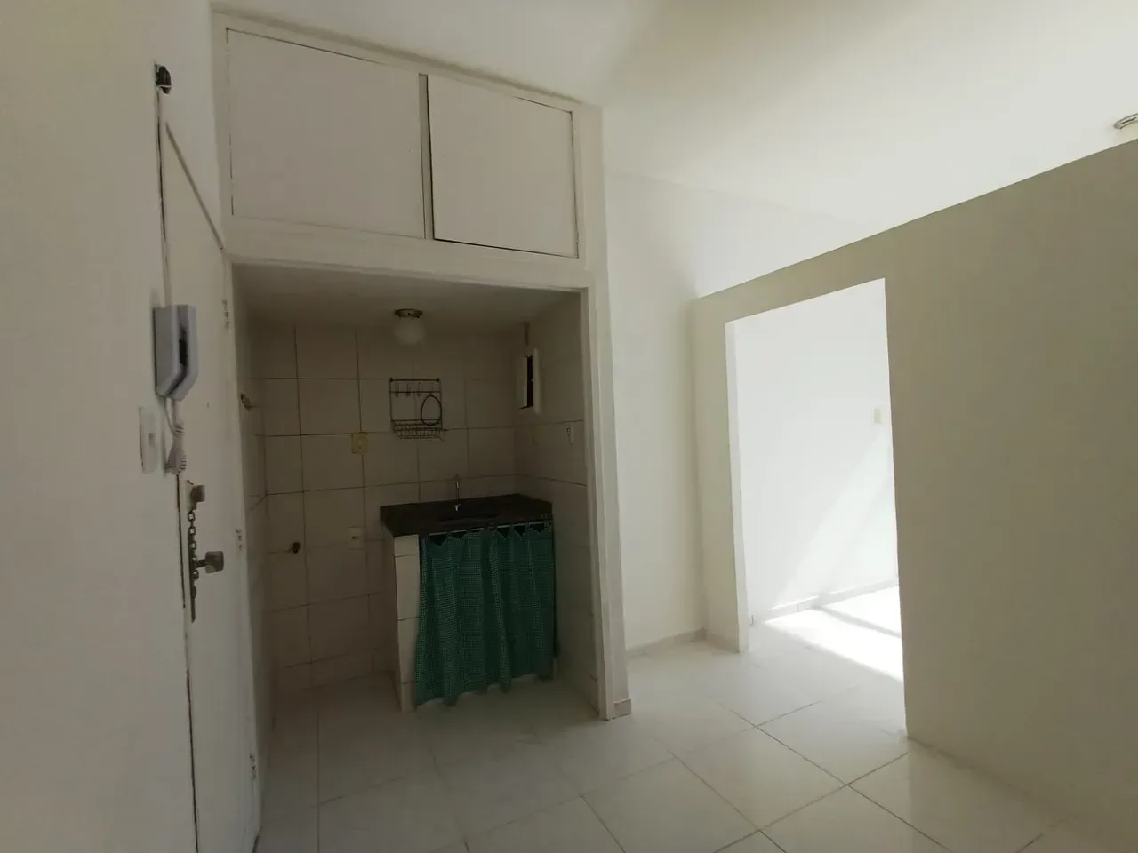 Studio conjugado com 1 quarto e box de vidro no banheiro — photo 3
