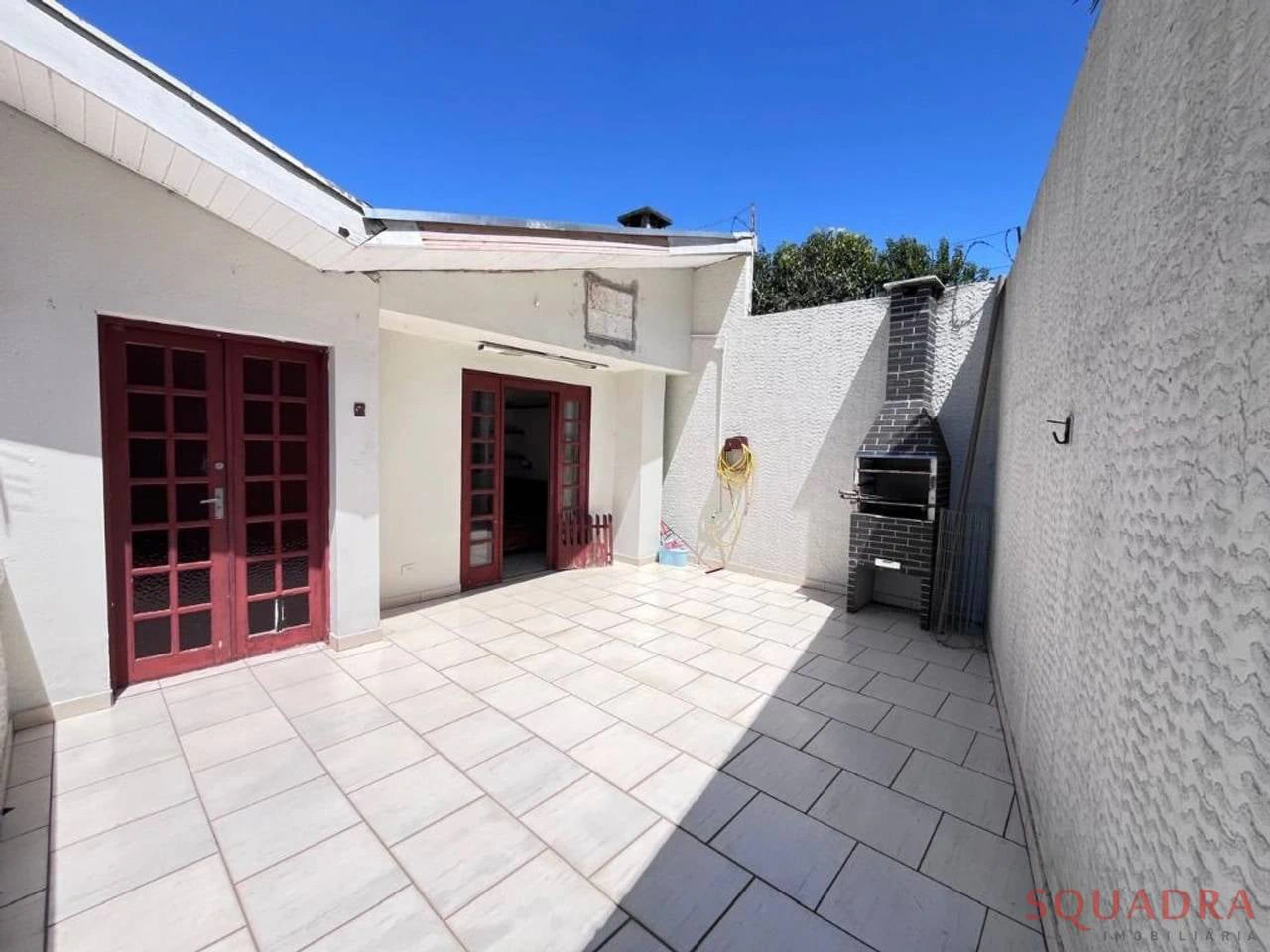 3-bedroom house with a bathtub in Curitiba — photo 18