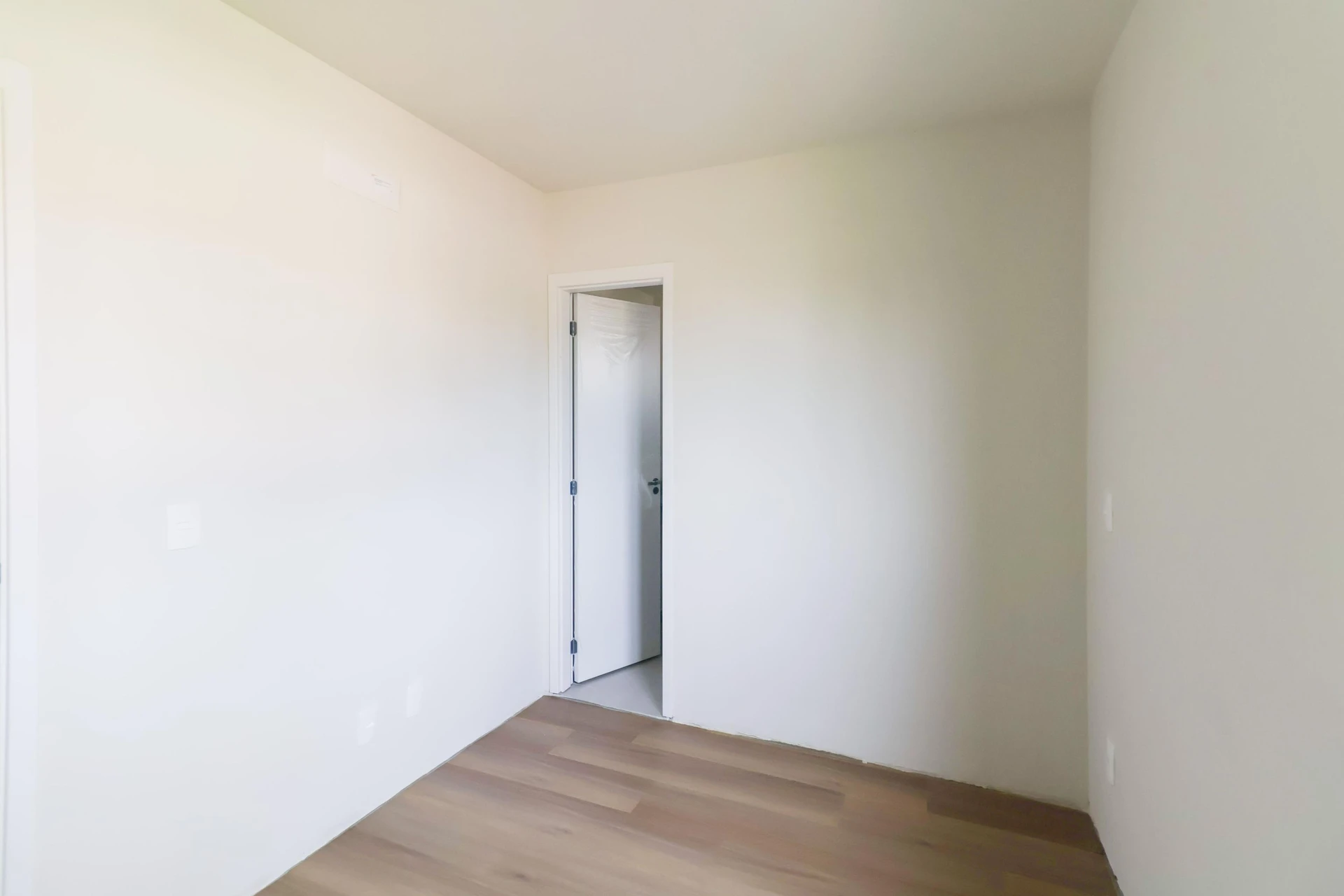 3-bedroom apartment with a park view in Curitiba — photo 25