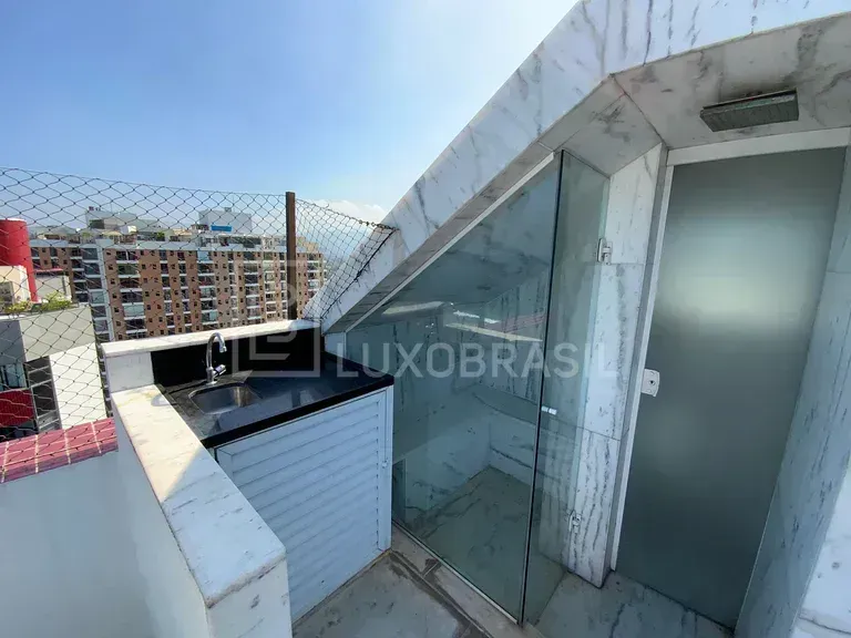 Furnished 3-bedroom apartment with enclosed glass balcony — photo 8