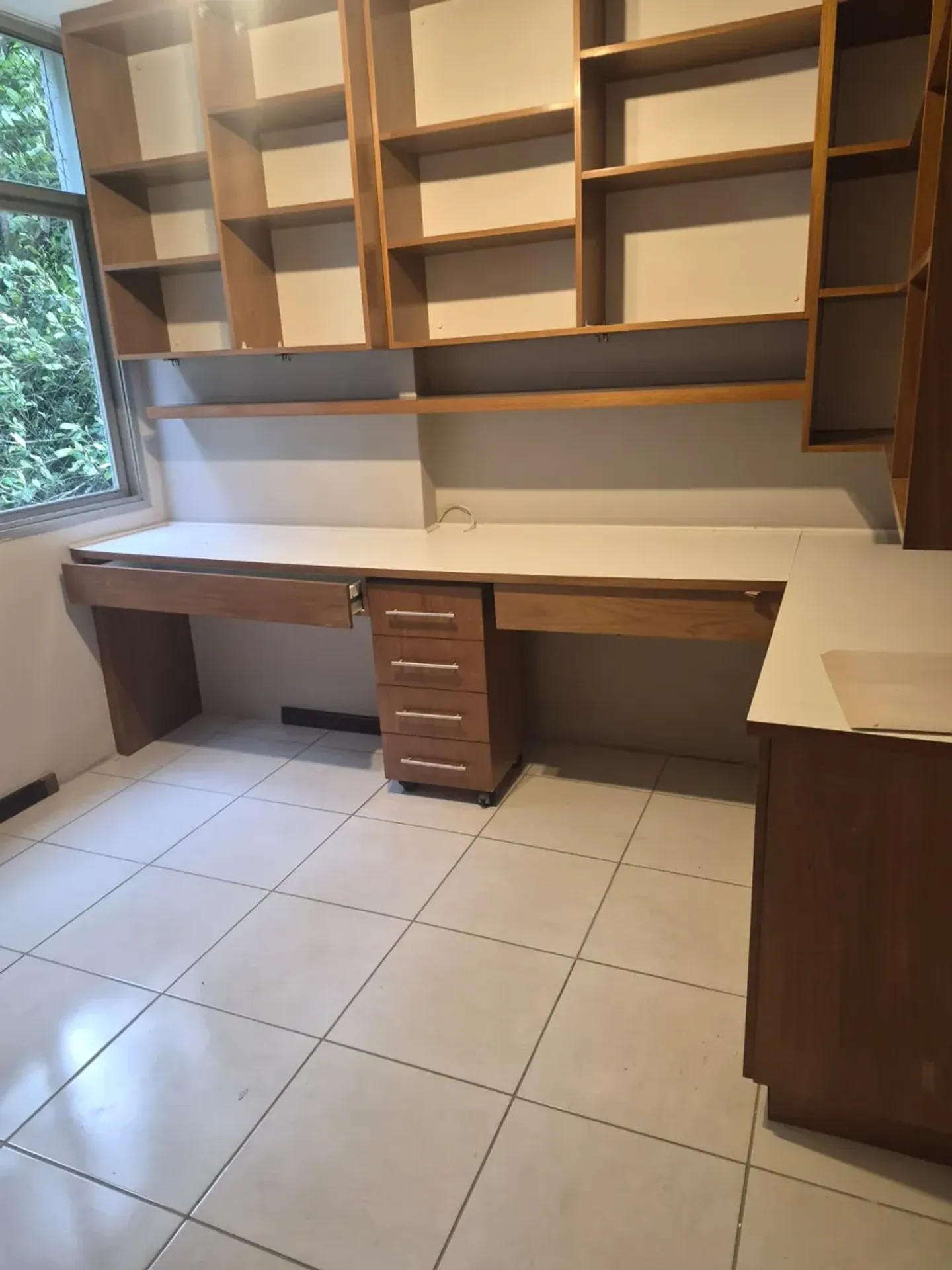 Home office in a 4-bedroom apartment, 138 m² — photo 17