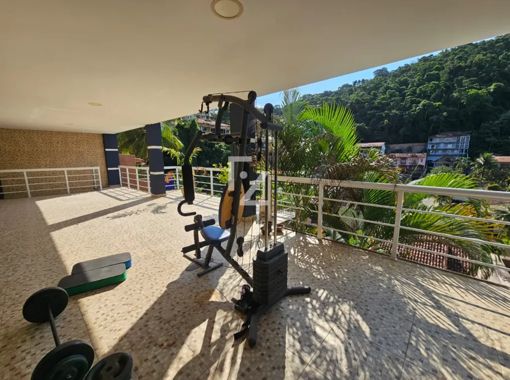 House with 5 bedrooms and mountain views — photo 27