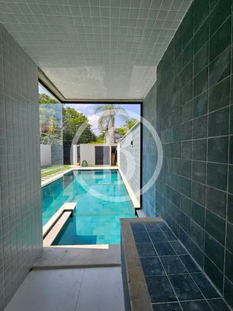 House with 4 bedrooms, 5 bathrooms and open-plan kitchen — photo 15