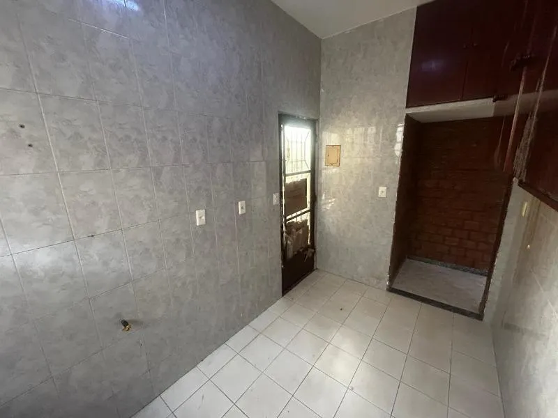 Casa com 3 dormitórios, 1 banheiro e cozinha fechada — photo 14