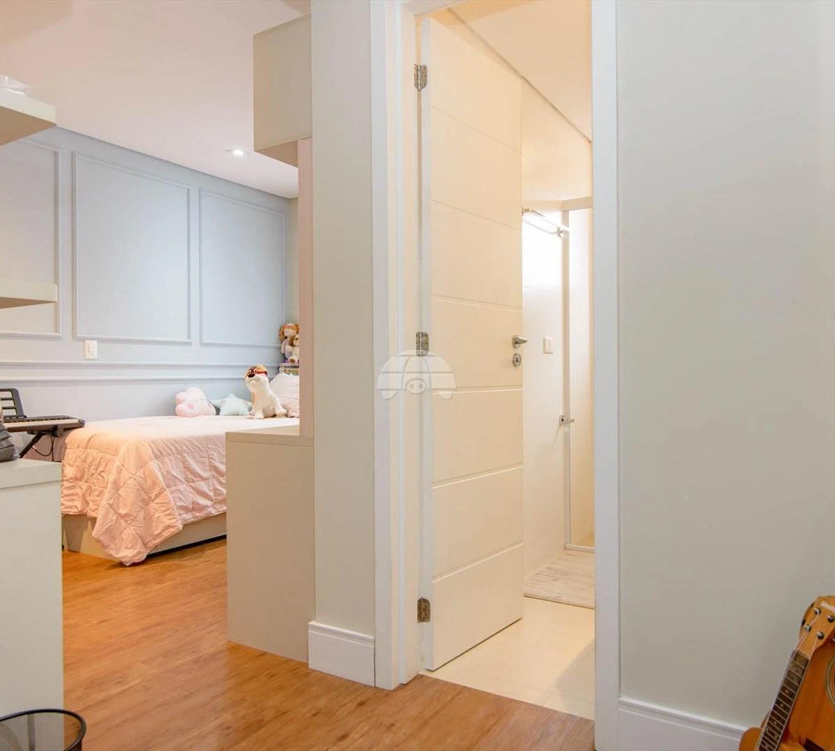 Furnished 3 en-suite apartment with open-plan kitchen — photo 8