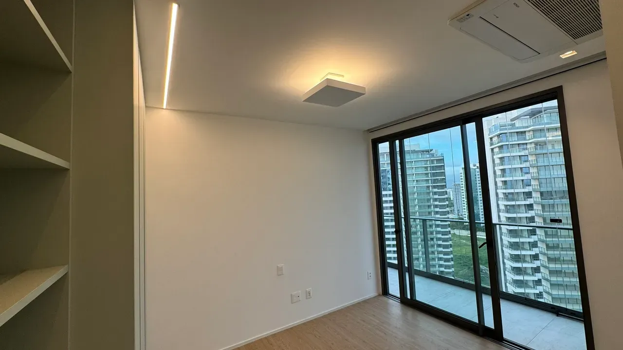 Apartment with 4 bedrooms, 5 bathrooms and enclosed balcony — photo 32