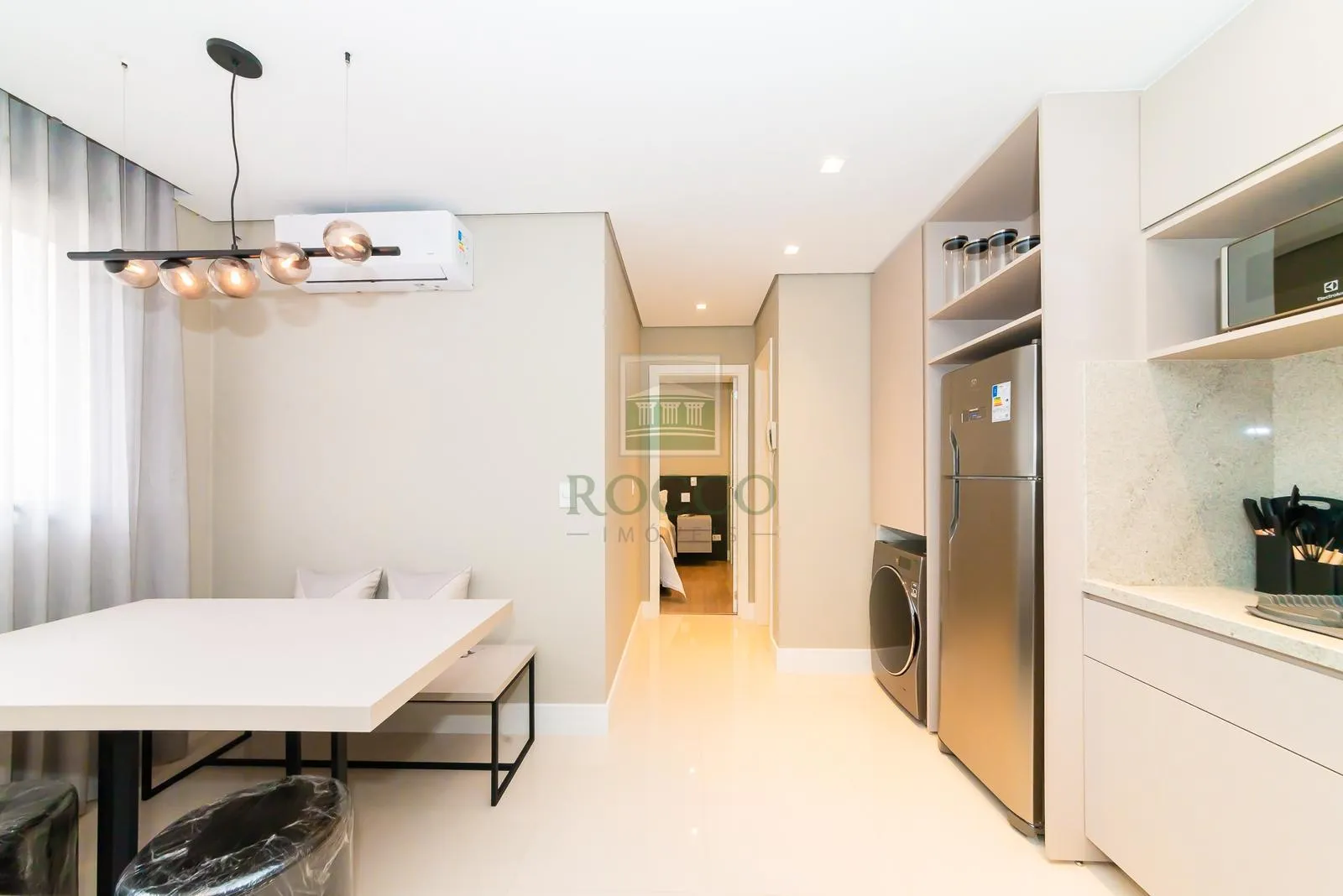 Furnished 1-bedroom apartment with an open kitchen — photo 3