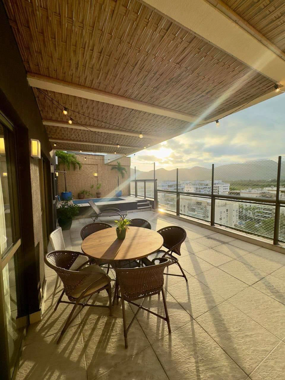 Mountain view in a 4-bedroom apartment, 213 m²